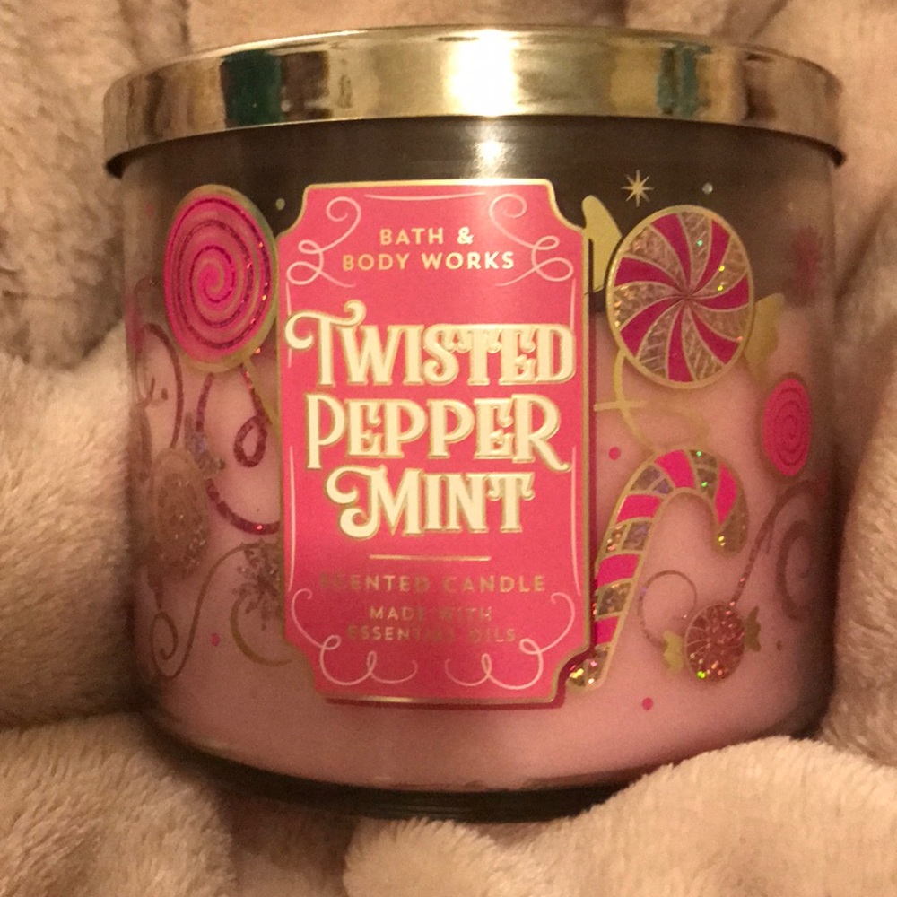 Bath and body works twisted peppermint candle